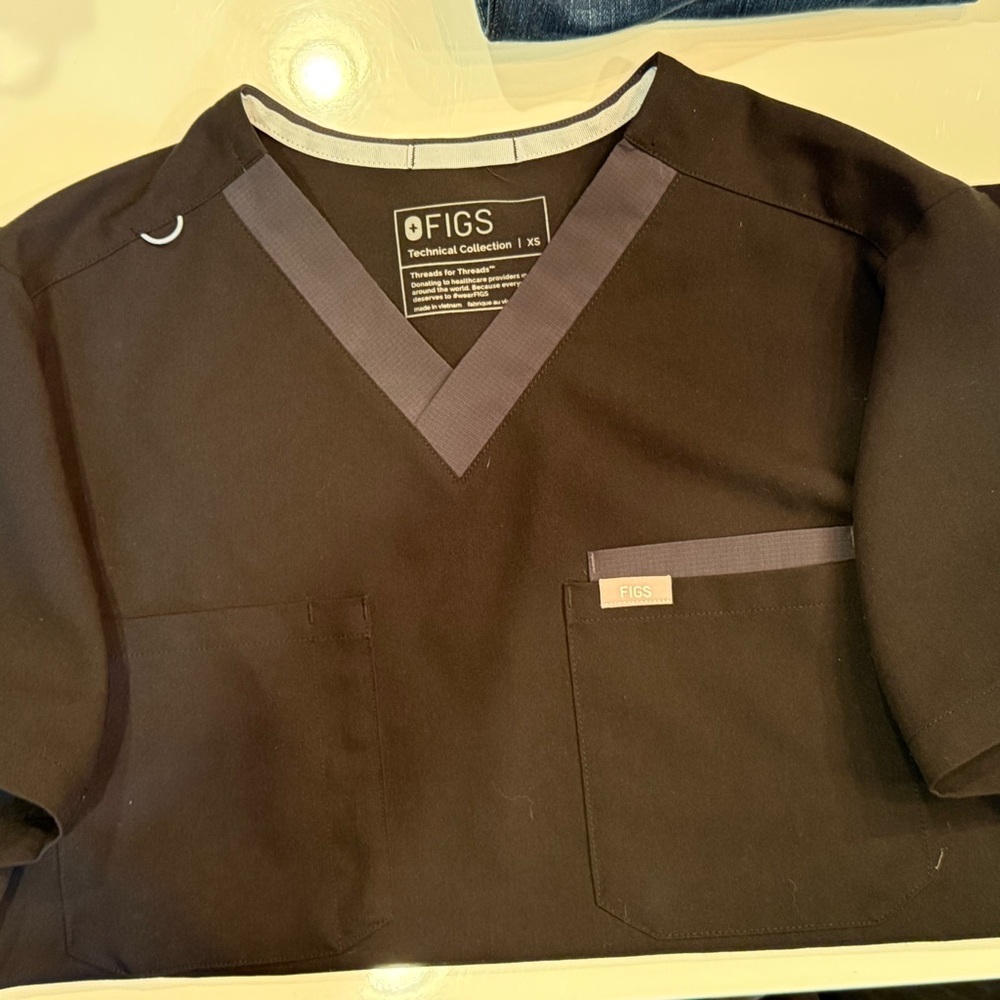 Figs Black Scrub Top